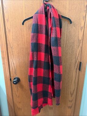 Old Navy Red and Black Buffalo Plaid Scarf